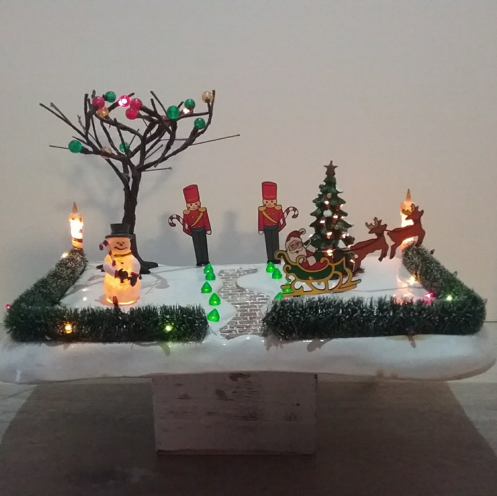Lemax Christmas Village Frosty Fun - Retired